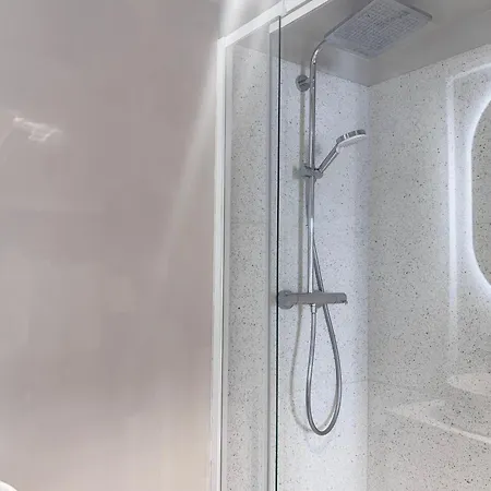 Au Pied De La Cathedrale, Bel Appartement, Lumineux Avec 2 Apartment *