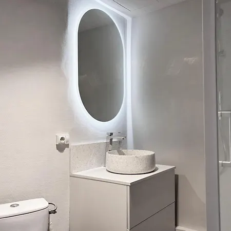 Au Pied De La Cathedrale, Bel Appartement, Lumineux Avec 2 Apartment *