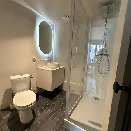Au Pied De La Cathedrale, Bel Appartement, Lumineux Avec 2 Apartment *
