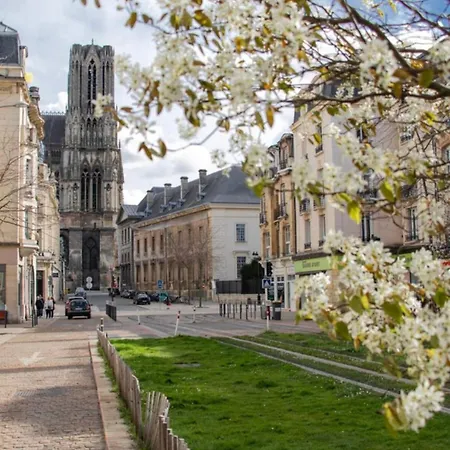 Apartment Au Pied De La Cathedrale, Bel Appartement, Lumineux Avec 2 *