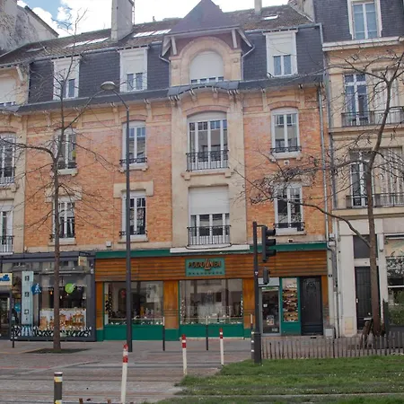 Appartement au pied de la Cathédrale - Reims Centre Apartamento